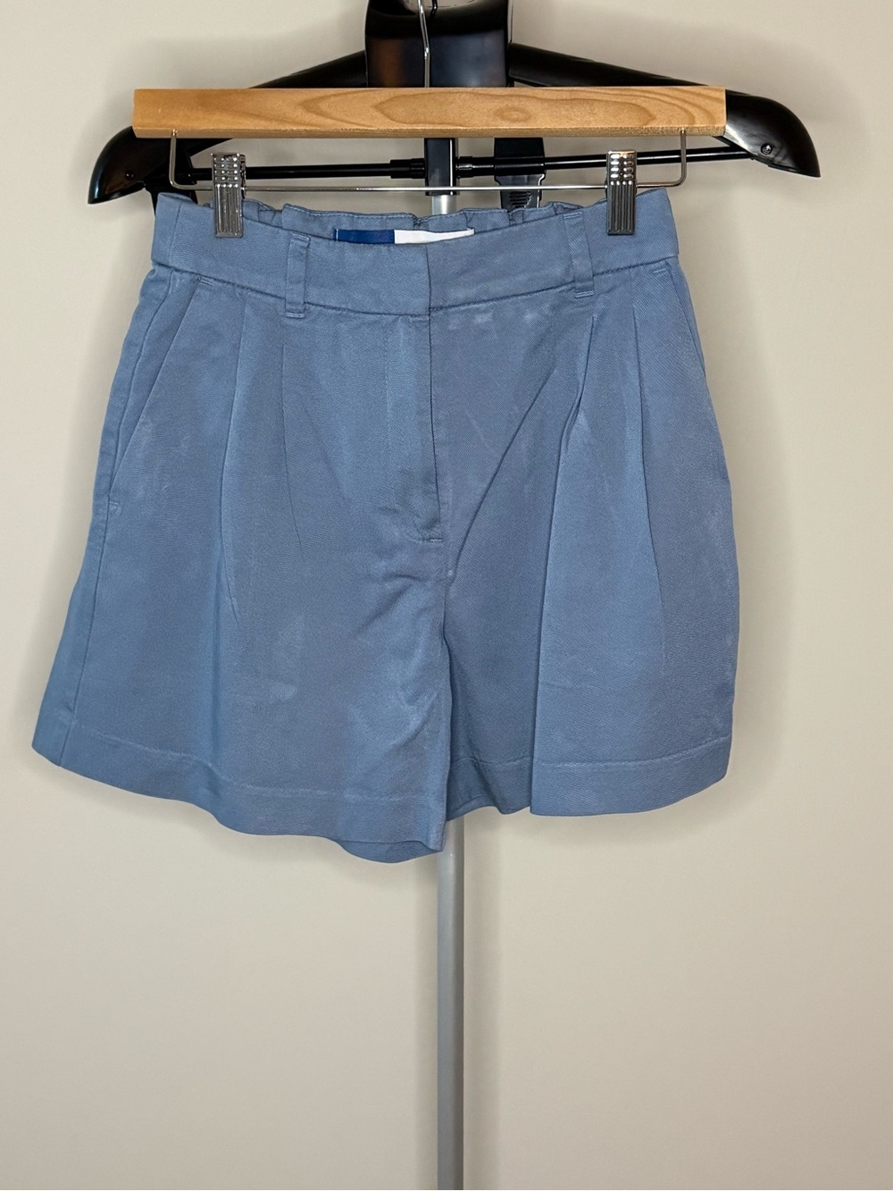 Old Navy Extra High-Rise Tailored Shorts | Blue | XS - Picture 4 of 9